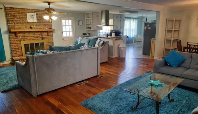 Large Home 35 Minutes to Atlanta Sleeps 20