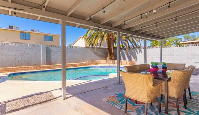 Large home 5 miles to the strip, pool, jacuzzi, outdoor tv, 2 master bedrooms