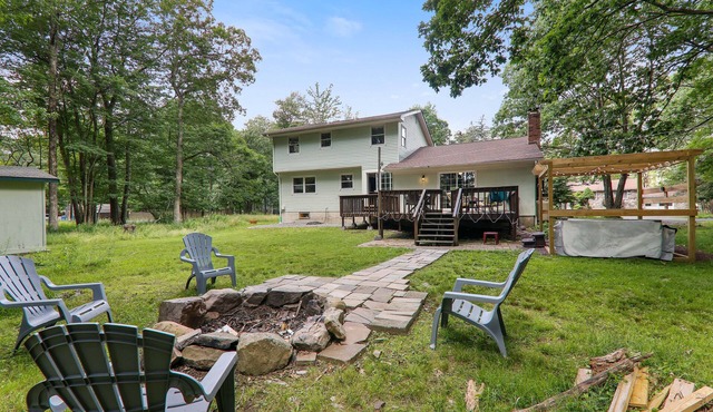 Large home & 5 min to Kalahari, Gather here at WOODLAND RETREAT!