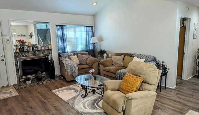 Large home 5 Minutes To South Bay Beaches! 30 mins to LA/Hollywood Theme Parks