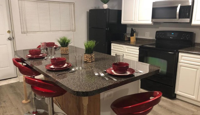 Large Home Accommodates up to 15 in Niagara Falls USA