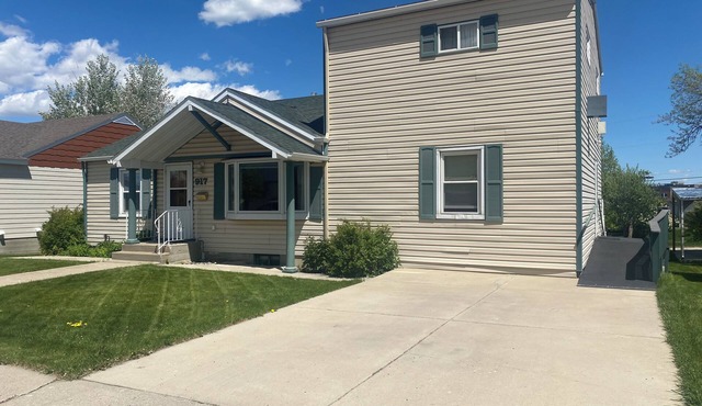 Large home by Carroll Great Northrn Downtown & Civic Center, family/pet friendly