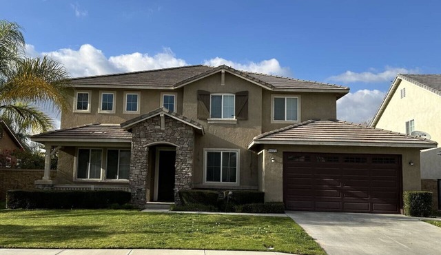 Large home centrally located with easy access to OC and 91/71/15/60 freeways.