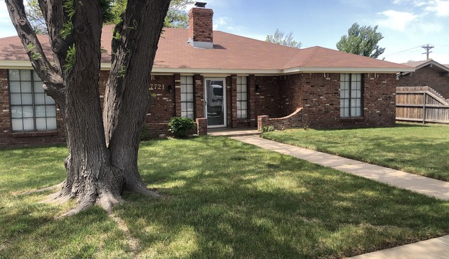 Large Home - close to everything! Over 2200 sq ft. EV Charger