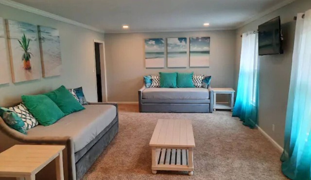 Large Home Close to Attractions Sleeps 20+