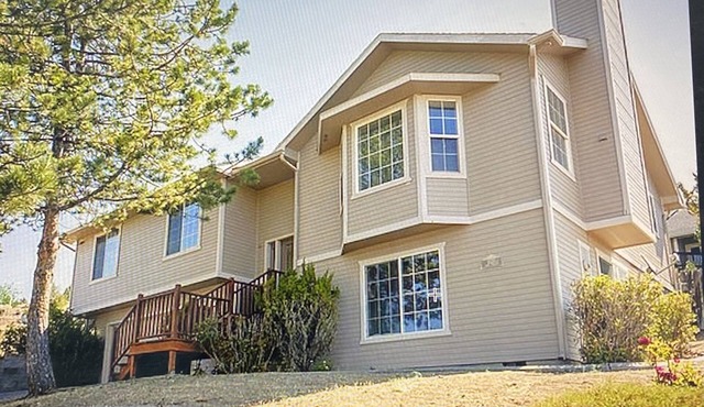 Large home, fantastic location, Close to Oregon Tech OIT & Hospital.