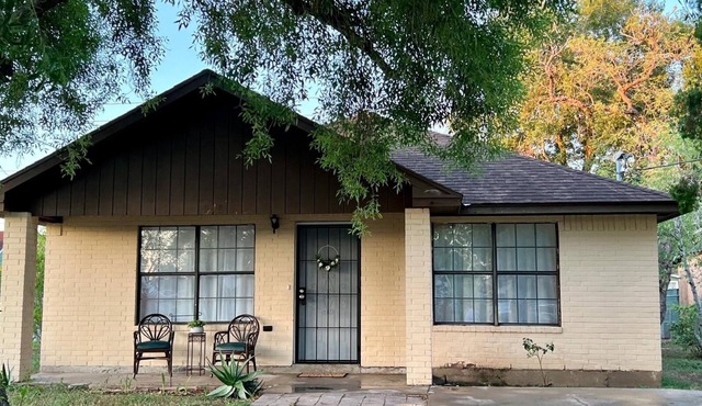 Large home for up to 14 guests in SPACE X city of Brownsville TX with WiFi & AC