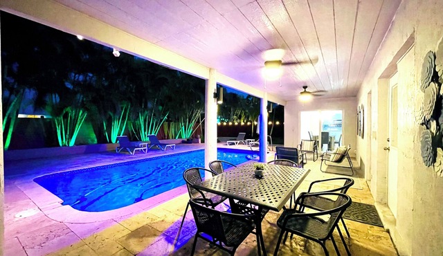 Large home-Heated Pool-Central-Bikes-Downtown-restaurants