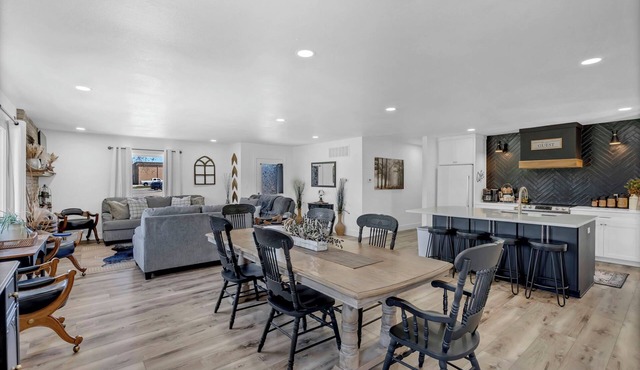 Large Home In Haysville!