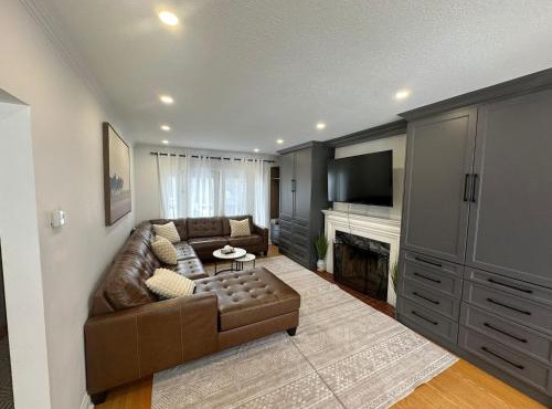 Large Home in Toronto with Pool Best Area