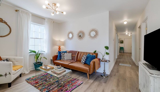 Large Home in Victorian District Near Forsyth Park, Heated Pool Access