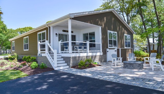 Large home-marina, beach, pools