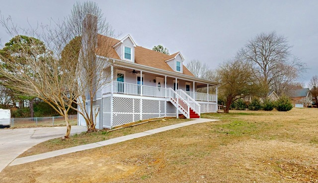 Large home near downtown Cartersville with covered porch & W/D