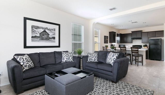 Large Home Near Lackland: 30-Day min stay.