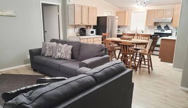 Large Home- Near Quartzsite and Colorado River