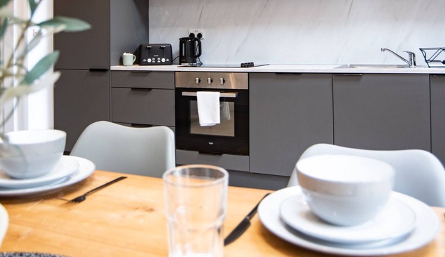 Large Home Nottingham - Sleeps 9 - Long Term Stay