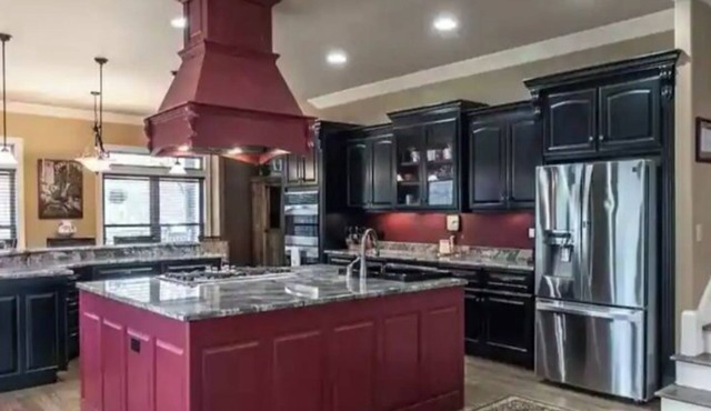 Large Home on Bluewater/Sleep 24/with boats