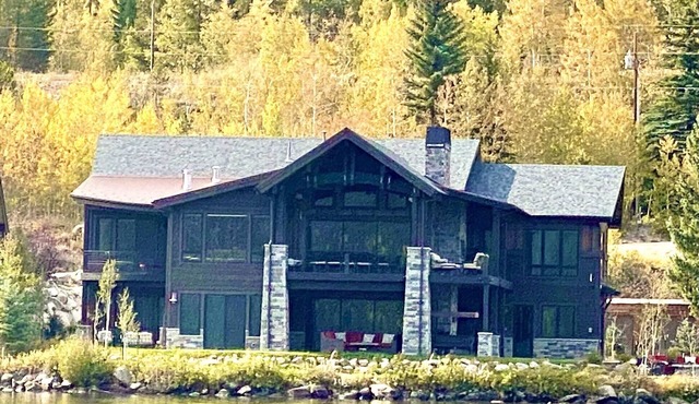 Large Home on Lake with Stunning Views and Amazing Amenities