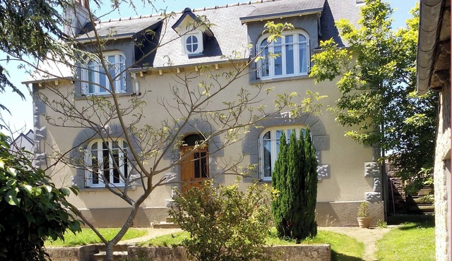 Large home park, in a small Breton village 4 km from the sea
