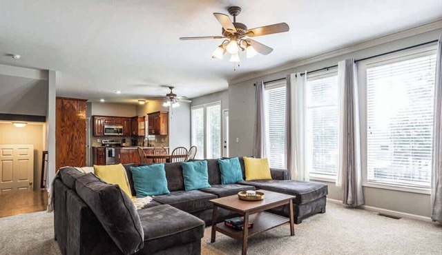Large Home Quiet Neighborhood 5 BR-KingBeds