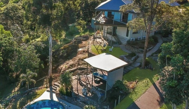 Large Home, Sleeps 14, Pool & Gazebo, River Views,Pet Friendly
