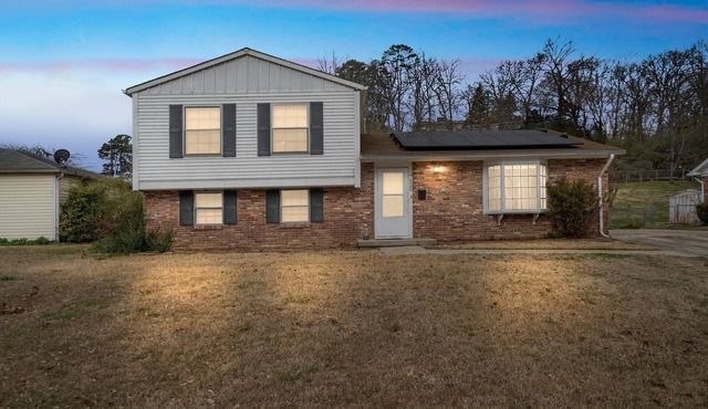 Large Home Sleeps 11 Adults. Great for Contractors