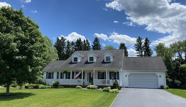 Large Home-Sleeps 10-14 & Just 4 miles to PSU