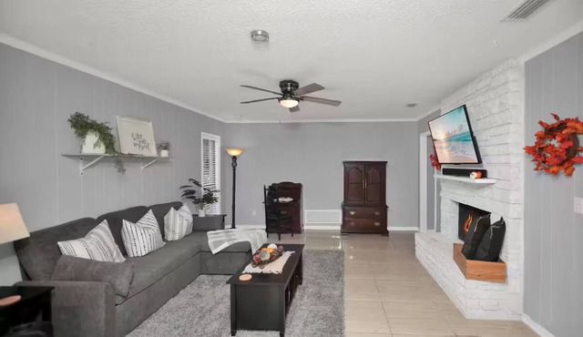 Large home, sleeps 12 with large yard, kitchen, AC, WiFi and lots of parking