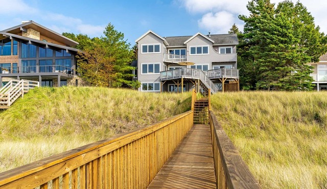 Large Home w/Breathtaking Lake Michigan Views, Beach