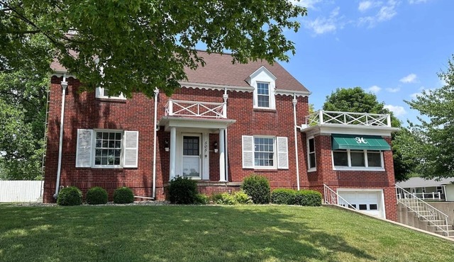 Large Home w/game room, grill, and hot tub