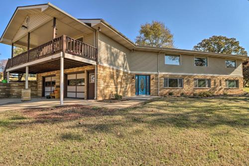 Large Home w/Games: 4 Mi to Bull Shoals Lake!