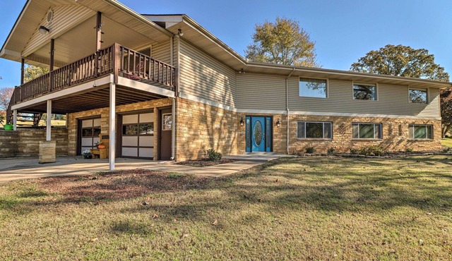 Large Home w/Games: 4 Mi to Bull Shoals Lake!