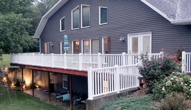 Large home with 35+ guests : 10 Minutes from Nauvoo