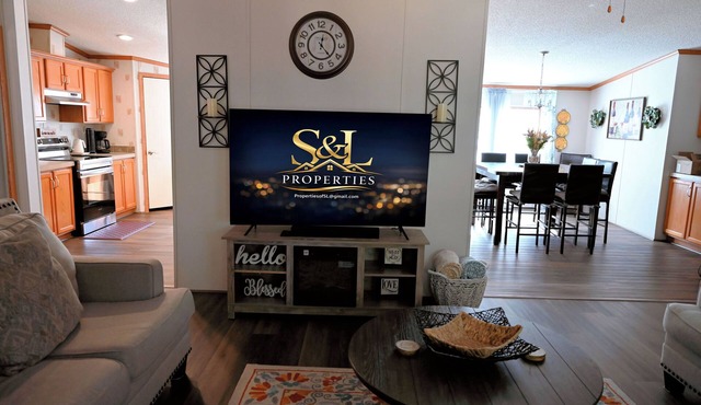 Large Home with Ample Space for Family and Groups