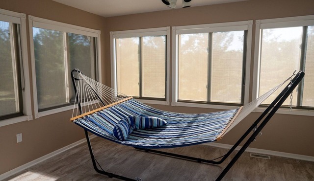 Large home with foosball & pool tables, theatre room, XL kitchen (pet friendly!)