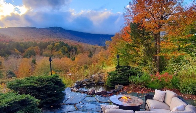 Large Home with Hot Tub - Direct Views of Stowe Ski Resort