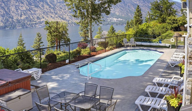 Large Home with Private Pool, Hot tub, Lake Views