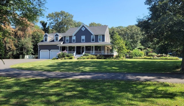 Large Home with Private Pool, Gym, Sauna, 7 Bedrooms, Sleeps 21