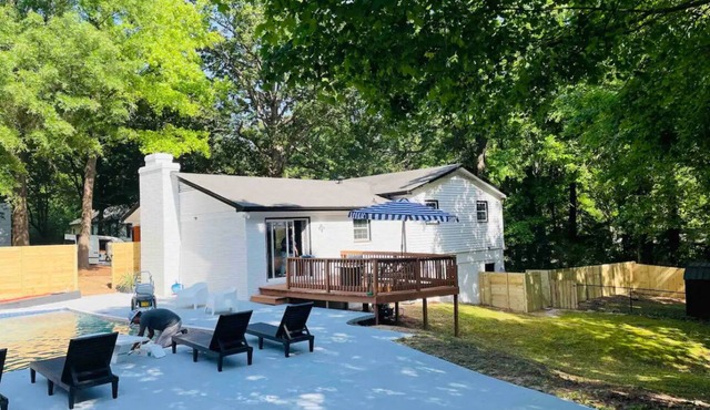 Large home with Separate Apartment & Private Pool