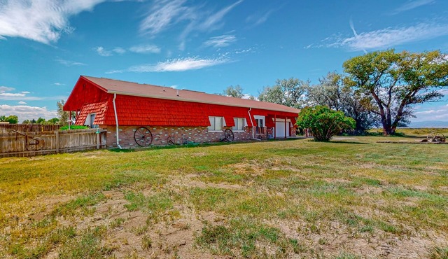 Large home with western-theme, wood-burning fireplace- dog-friendly