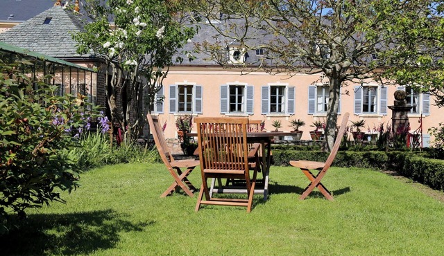 Large house with garden, close to the sea and the center of Cherbourg