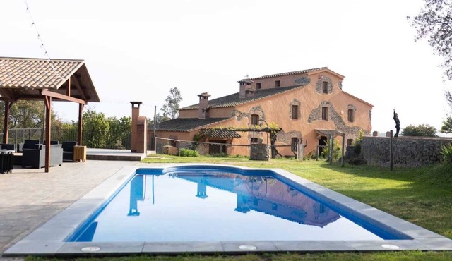 Large house with pool 2 BBQ, close to the beaches ideal for celebrations.
