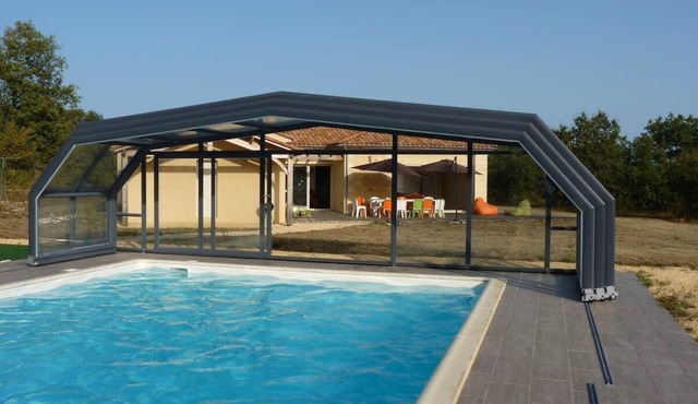 Large house for 13 people. Private heated pool near Sarlat and Souillac