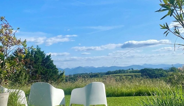 Large house - swimming pool - garden - panoramic view