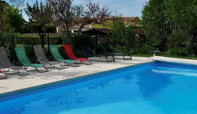 Large house (13 people) with private heated swimming pool and pétanque court