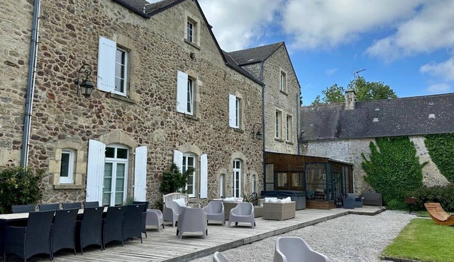 LARGE HOUSE - 15 PEOPLE - NORMANDY