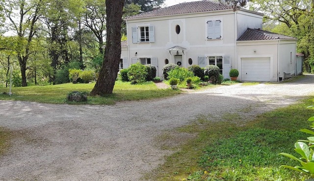 Large house 190 living space 5 bedrooms 10 people, Le Petit Versailles Cahors