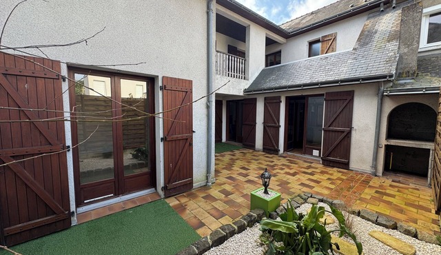 Large house, 25 min from Puy du fou, 2min from Cholet station, 6 bedrooms (12p)