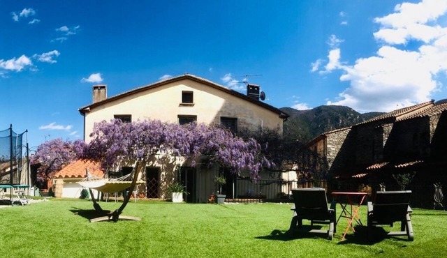 Large house (6 bedrooms) in the heart of a medieval village in Vallespir (Pyrenees)