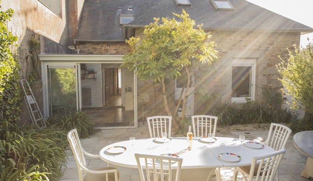 Large house 80m from the port